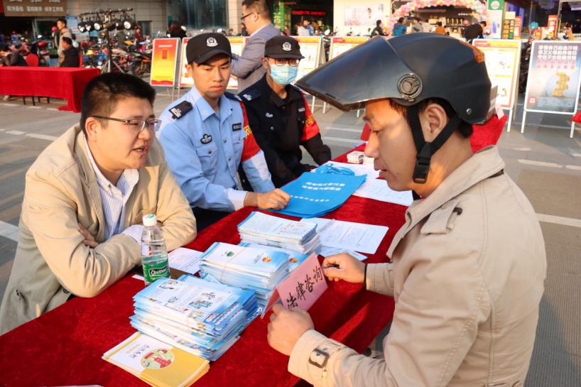 法律宣传图片_法律宣传入民心_法律宣传日