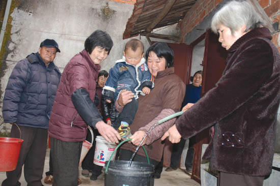 小虎墩搞笑视频下载_小虎的英雄池_小虎墩大英雄