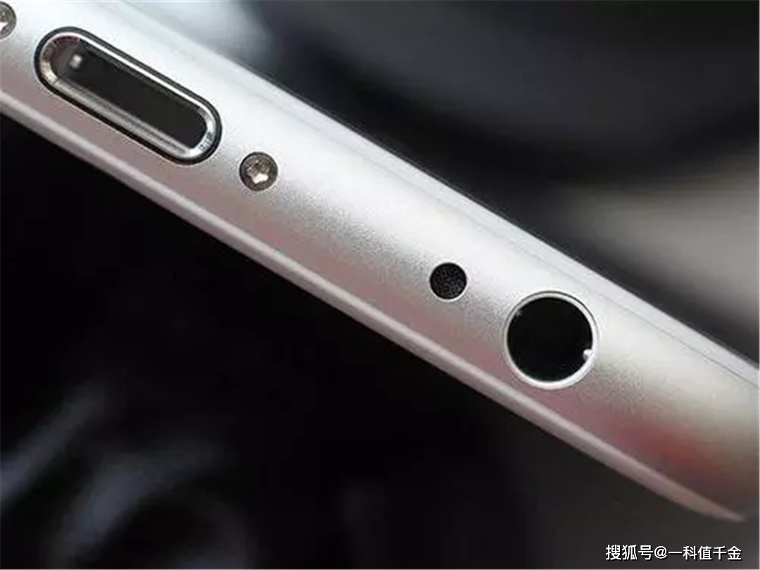 6s耳机孔和充电孔图片_iphone7耳机孔在哪里_iphone7耳机口