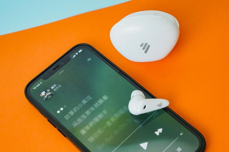 airpods一代_第一代airpods_戴airpods三代耳朵疼