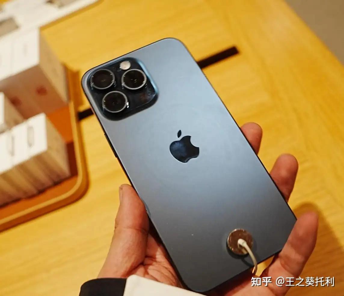 iphone7亮黑色_iphone7亮黑色好不好_iphone7亮黑色划痕